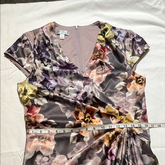 Stunning Floral Dress Grey Satin Cap Sleeve sz 12 like new - Picture 9 of 16